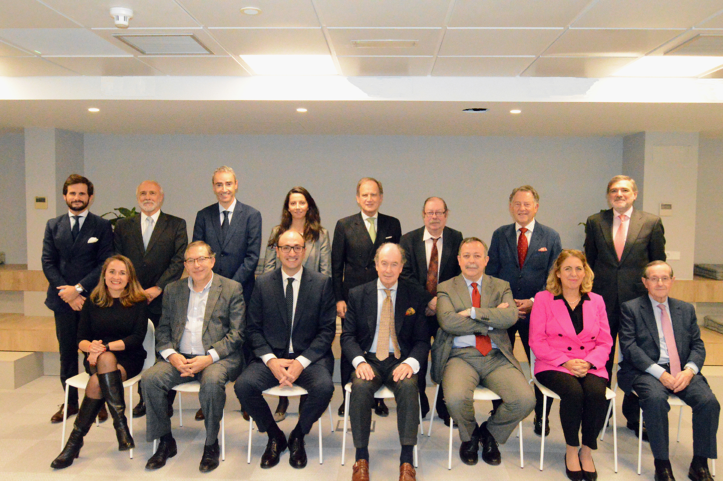 Constituida la nueva Junta Directiva de UNE