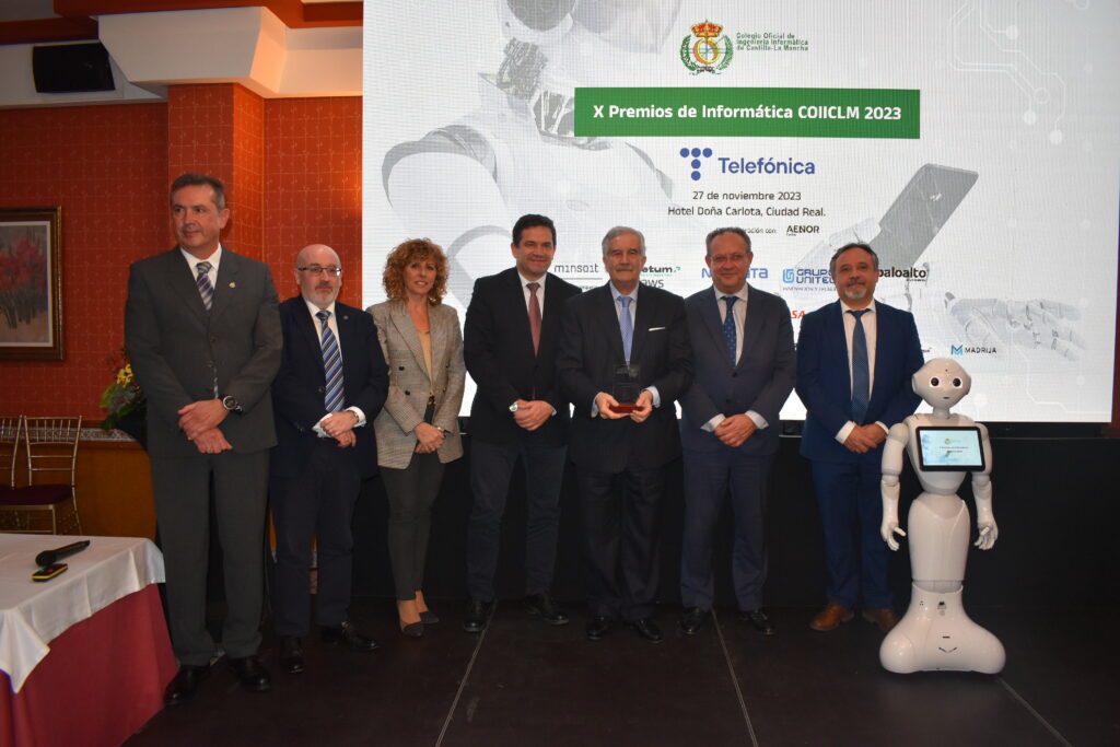 Carlos Manuel Fernández Sánchez, Vicepresidente del Service Management Institute SMI doblemente galardonado.